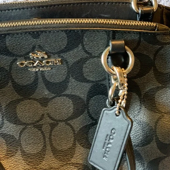 Black coach purse - Picture 3 of 4